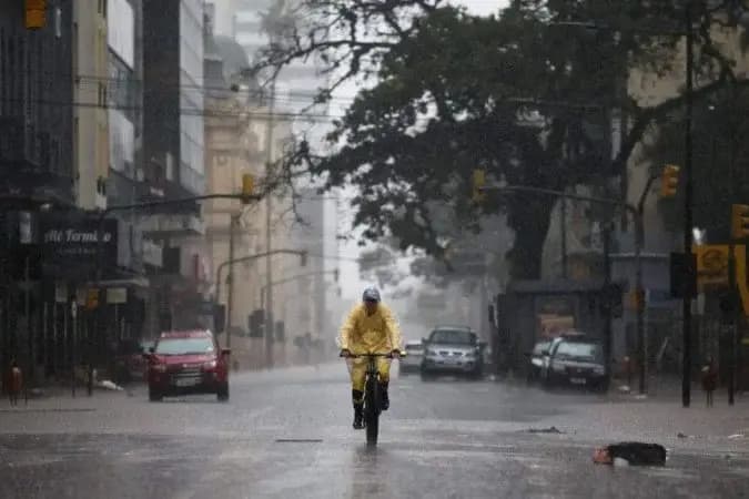 Ciclone-bomba deve atingir o Sul e provocar ventos de até 100 km/h nesta quinta-feira; entenda o fenômeno