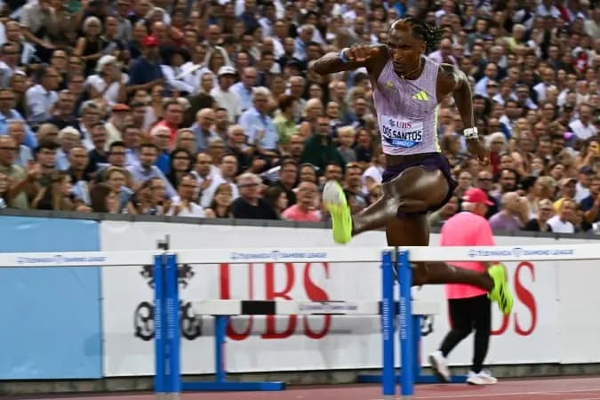 Alison dos Santos, o Piu, bate recorde mundial nos 400m com barreiras
