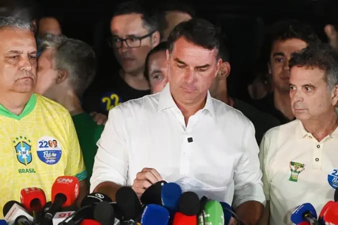 Moraes determina retenção do passaporte de Flávio