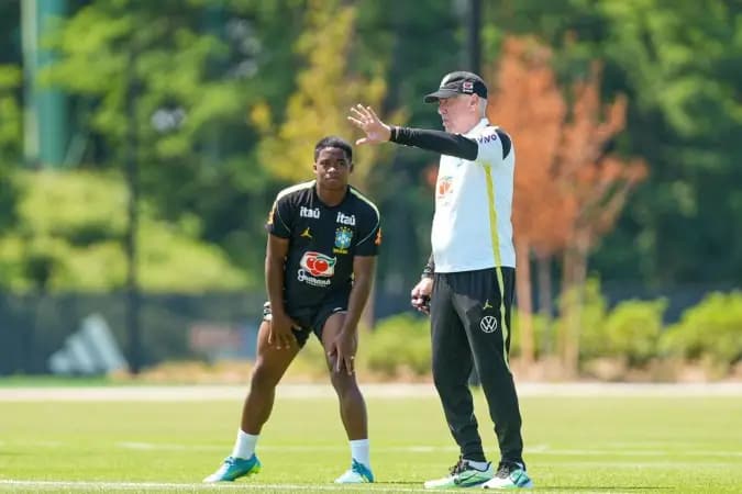 Carlo Ancelotti faz última convocação do ano com Endrick entre os 26