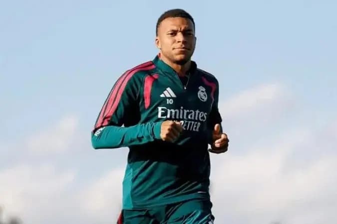 Mbappé pede desculpas após polêmica com meme de ditador na China