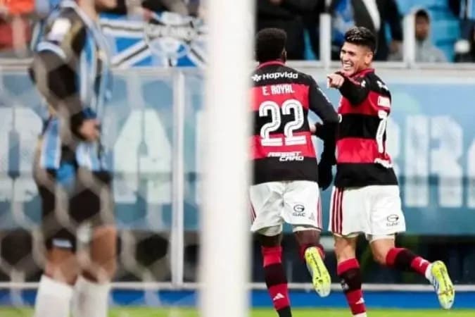 Flamengo vence Grêmio por 1 x 0 e encosta no líder Palmeiras