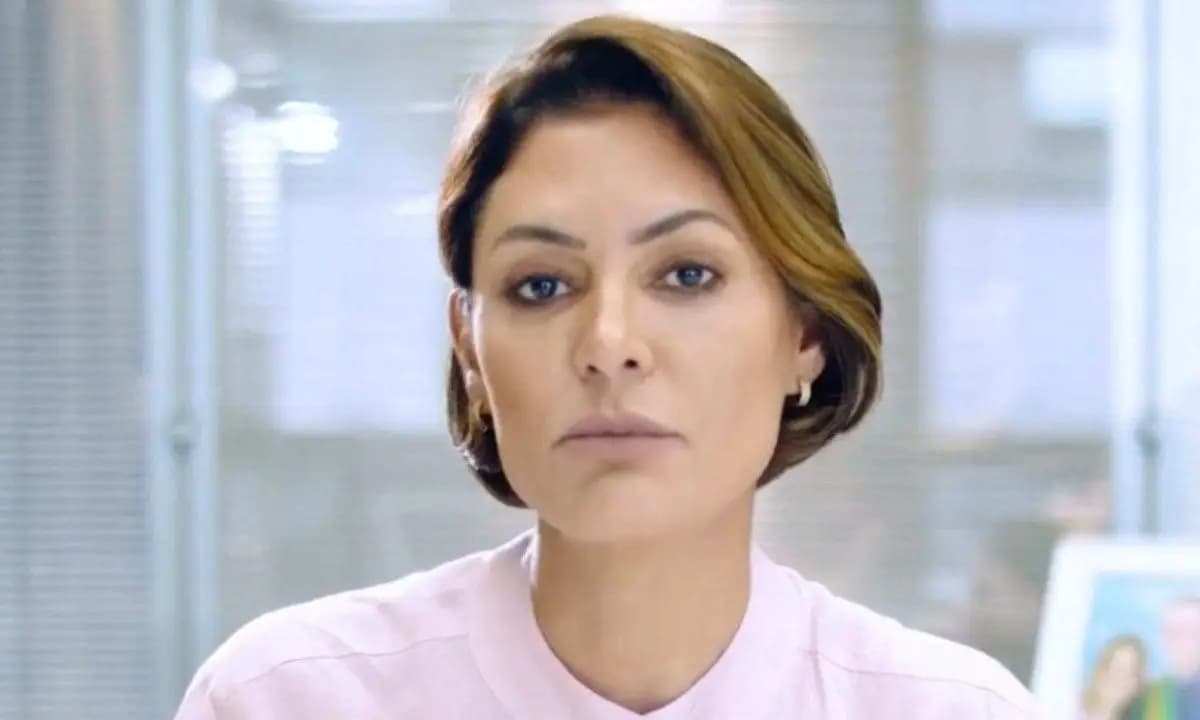 Michelle Bolsonaro quebra o silêncio sobre crise envolvendo Flávio