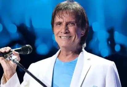 Roberto Carlos perde a paciência em show e dá bronca no público