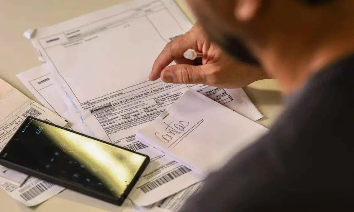 Salário mínimo de R$ 1.621 entra em vigor em todo o país