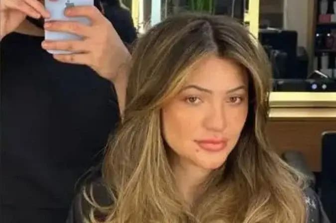 Mulher esfaqueia cabeleireiro por corte de cabelo: "parecendo o Cebolinha'
