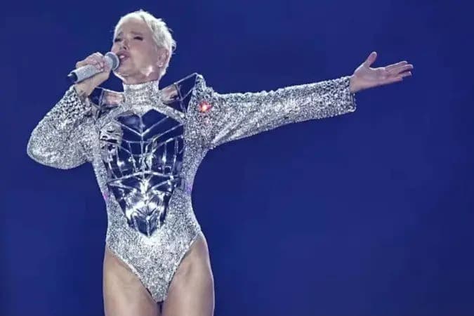 Xuxa reage às críticas e ironiza polêmica sobre sexualização em show