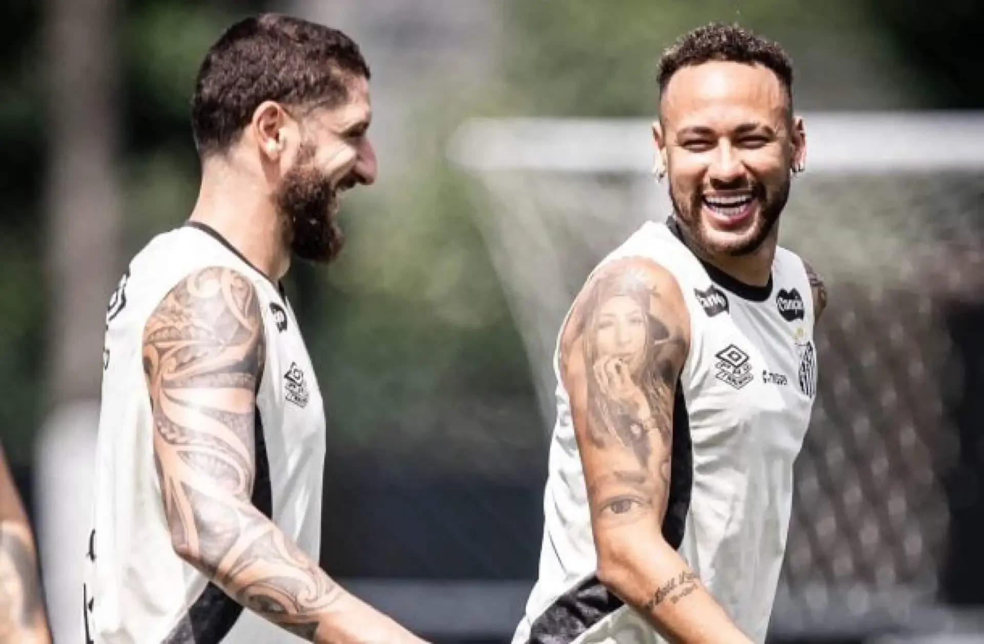 Neymar faz primeiro treino com bola no Santos após cirurgia no joelho