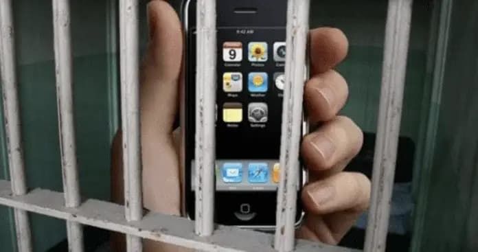 Decreto aperta o cerco e vai bloquear celular em presídios