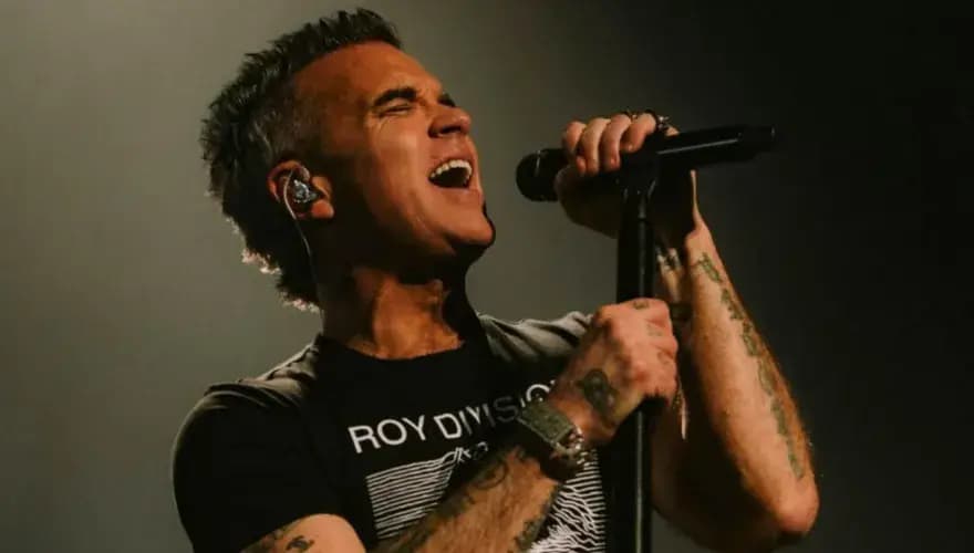 Robbie Williams retorna ao Brasil após 20 anos