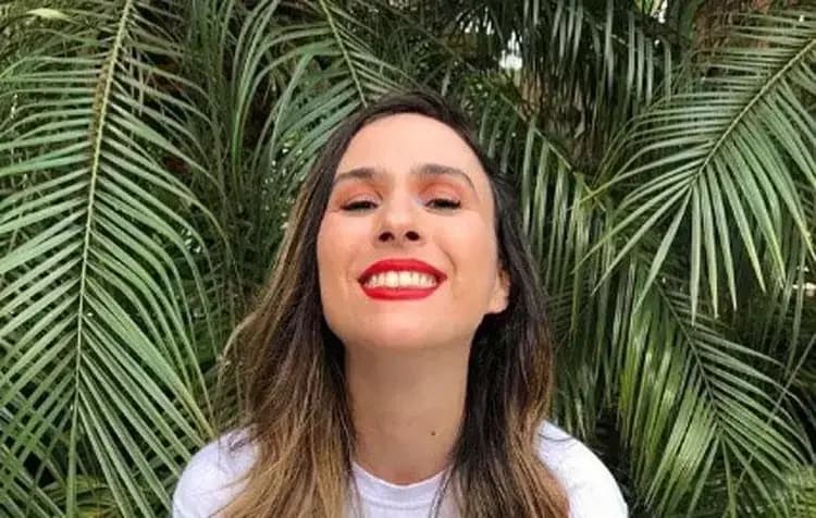 Com claustrofobia, Tatá Werneck vai de carro a SP e relata ansiedade
