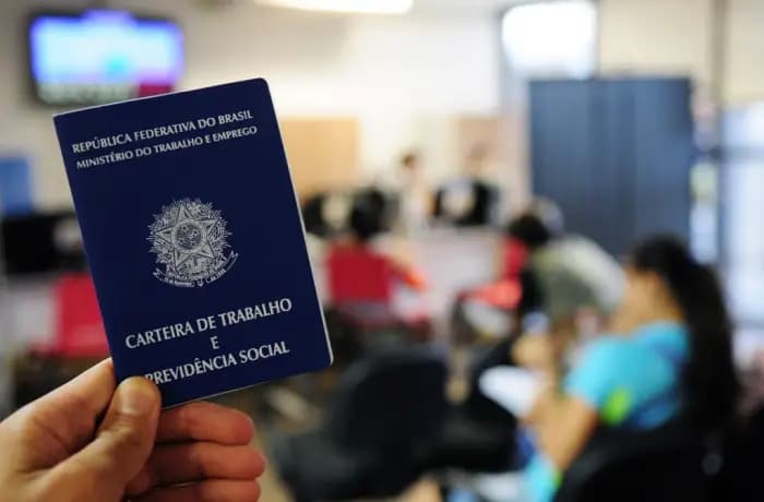 Brasil bate recorde histórico de empregos com carteira assinada