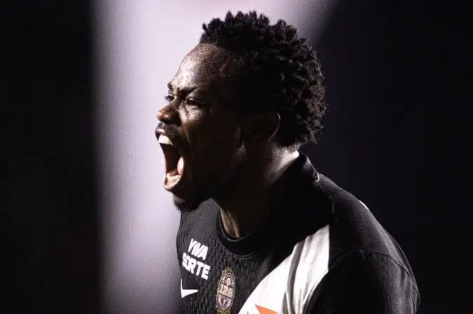 Com um a menos, Vasco resiste e abre vantagem sobre o Vitória
