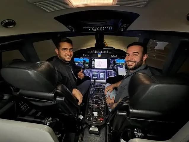 Juliano pilota avião sob forte vento e impressiona