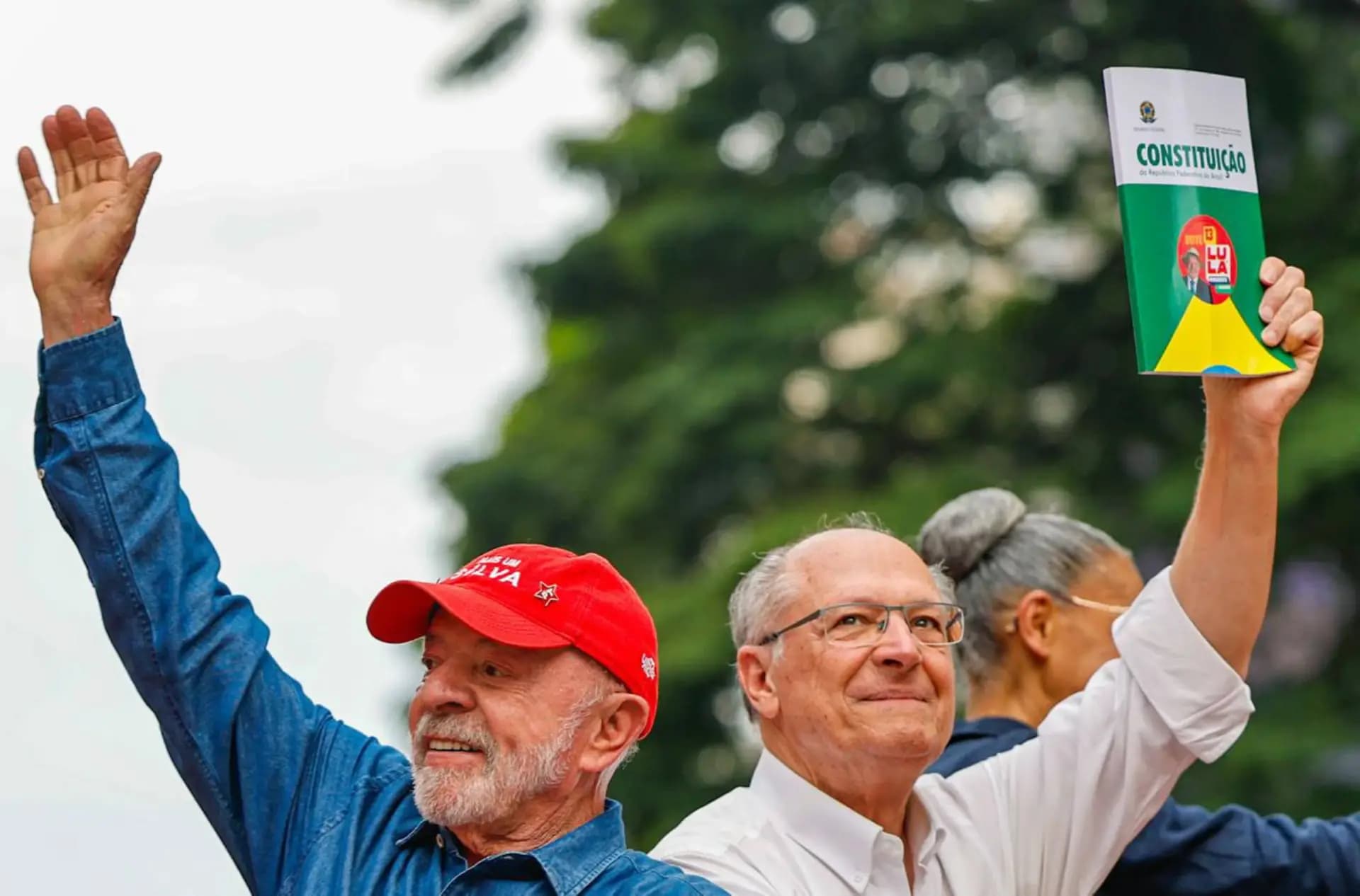 Lula promete regulamentar redes sociais e big techs no Brasil