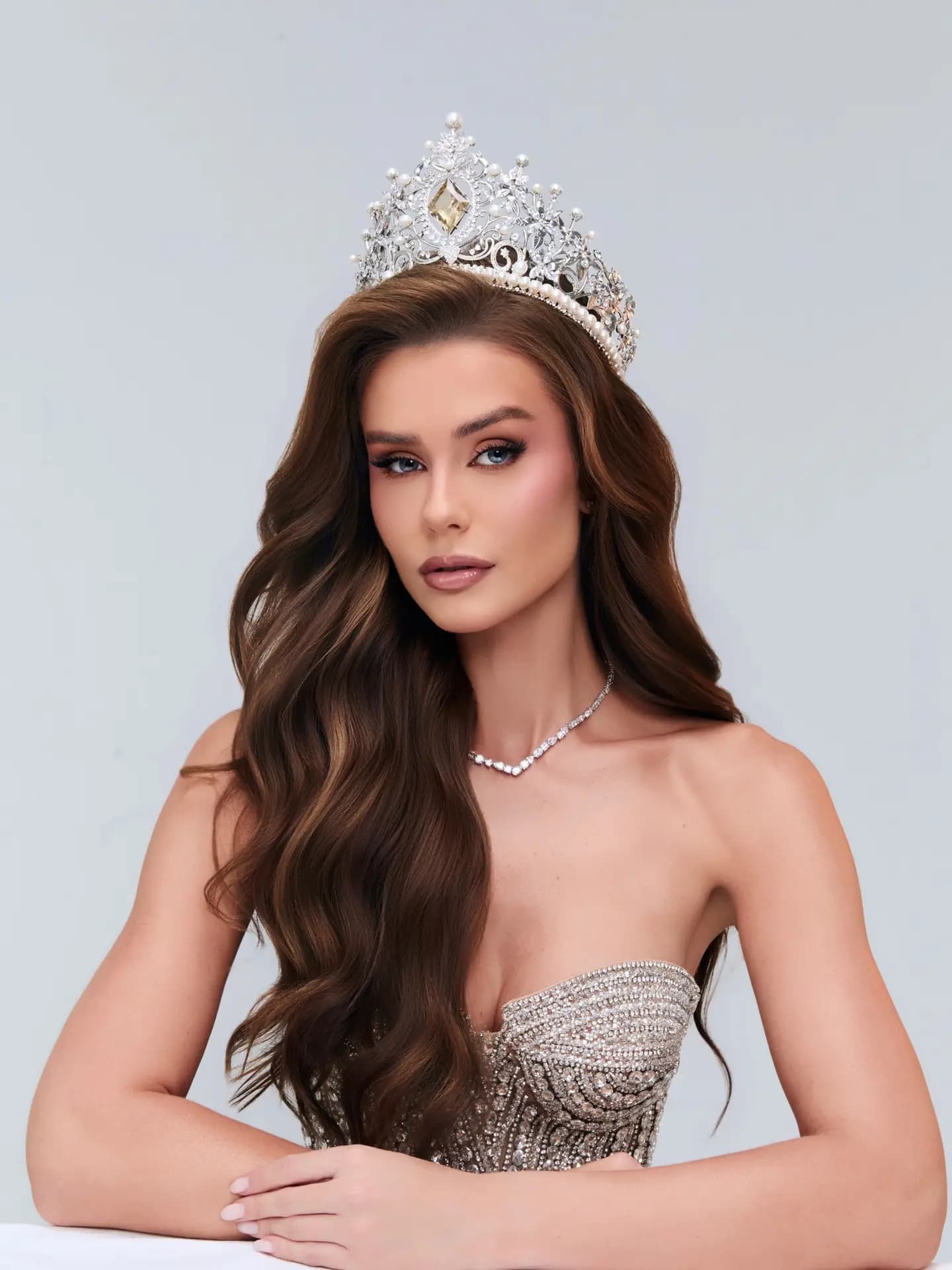 Conheça a brasileira Marcella Kozinski, uma das favoritas ao Miss Universo