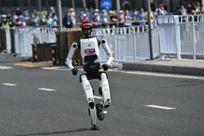 Robô supera recorde humano em meia-maratona em Pequim; veja