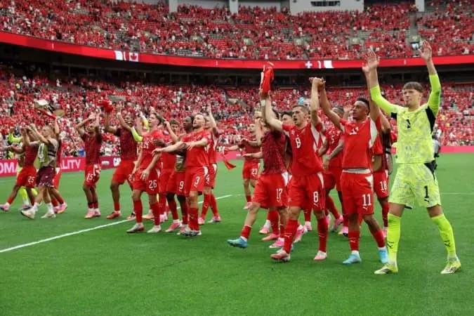 Suíça vence Canadá por 2 x 1 e avança como líder do Grupo B