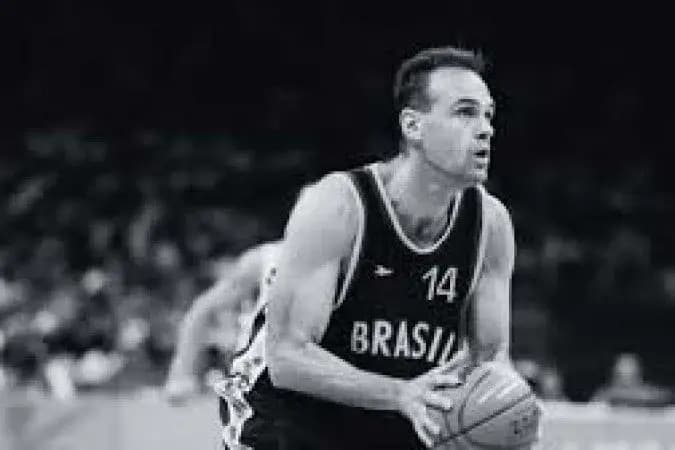 Despedida silenciosa: Oscar Schmidt é cremado com a camisa da seleção brasileira