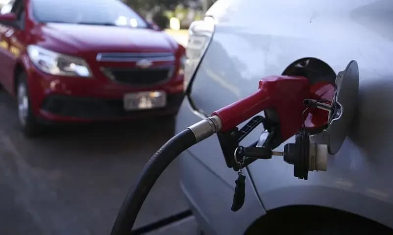 Governo subsidia preço da gasolina para frear impactos da guerra