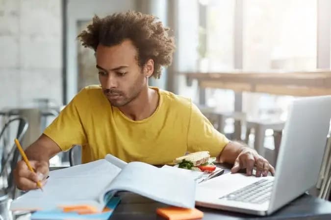 MEC abre inscrições para cursos gratuitos de inglês e espanhol