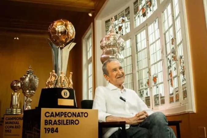 Parreira tem redução de sedação e apresenta leve melhora na UTI