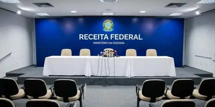Receita Federal emite alerta para quem faz transferências via PIX em 2026