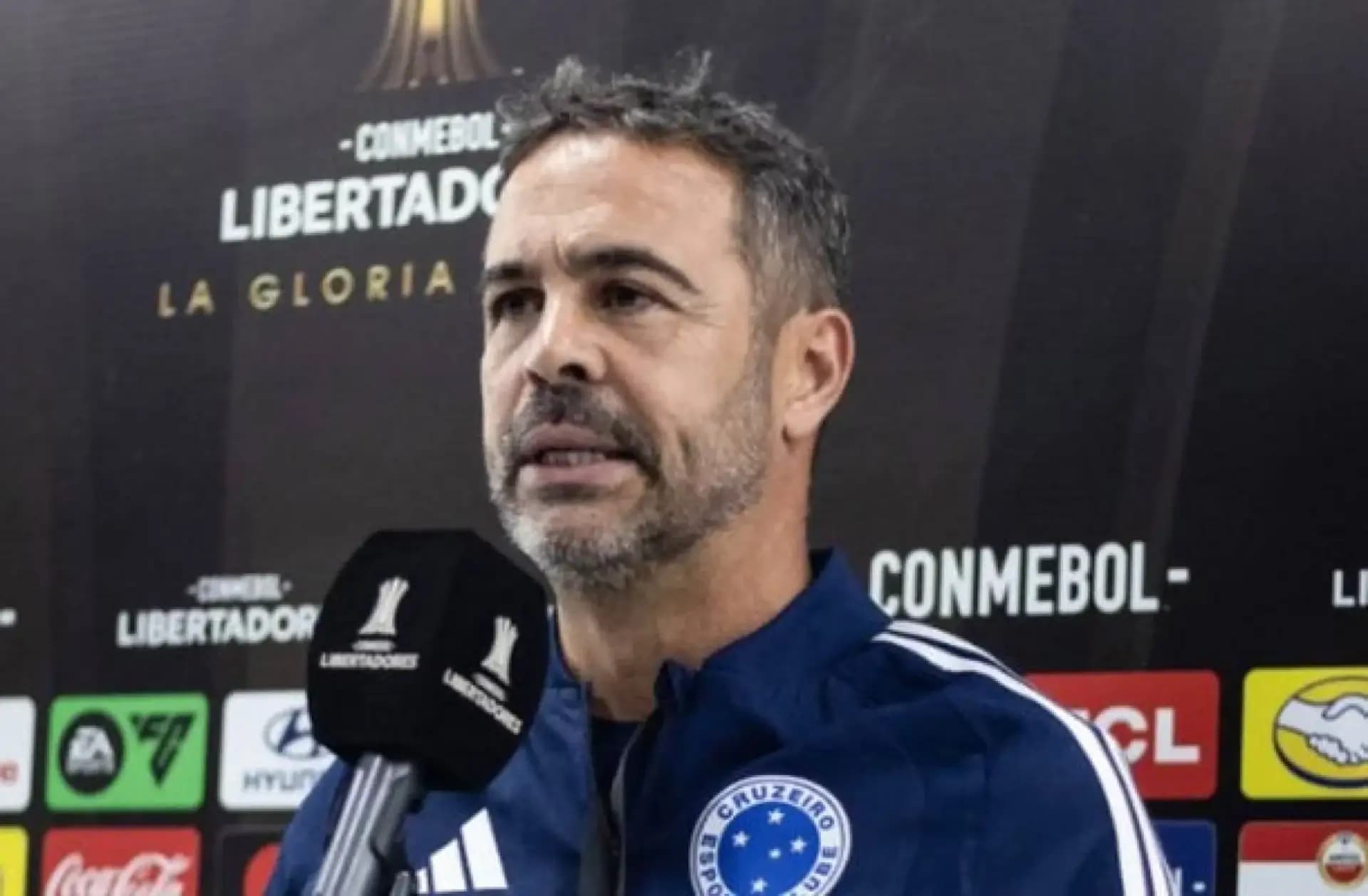 Artur Jorge celebra vitória e detalha mudanças em estreia na Libertadores