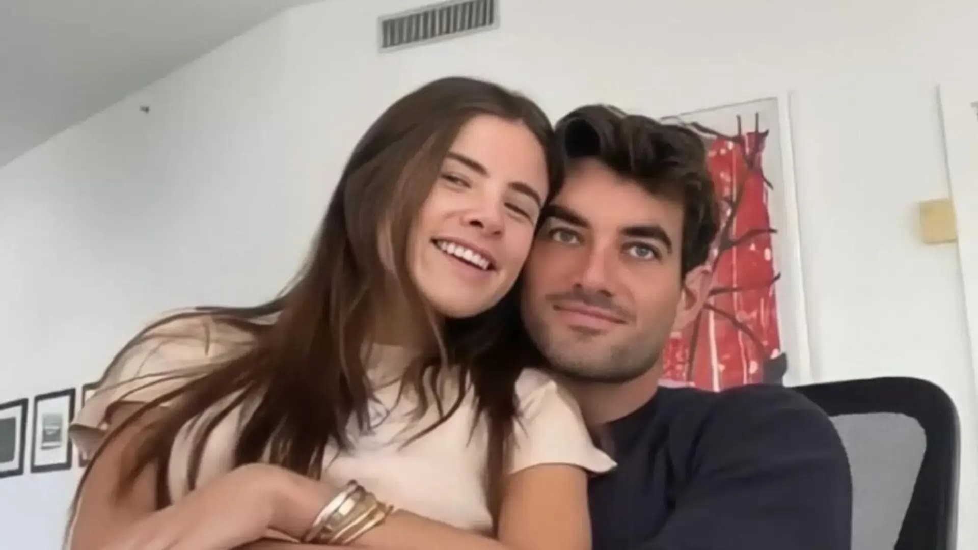 Giulia Be anuncia casamento em segredo com ex de Taylor Swift nos EUA